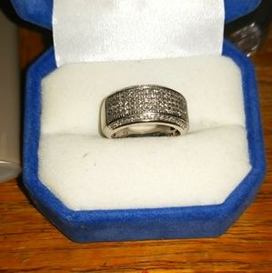 Unisex 10k white gold Pavè diamond ring